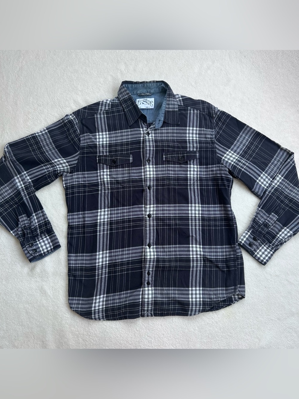Levi's Black & White Plaid Long-Sleeve Button Down Shirt Large